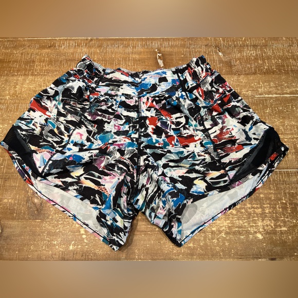 Lululemon Hotty Hot Short Il (Long 4") - Picture 4 of 14